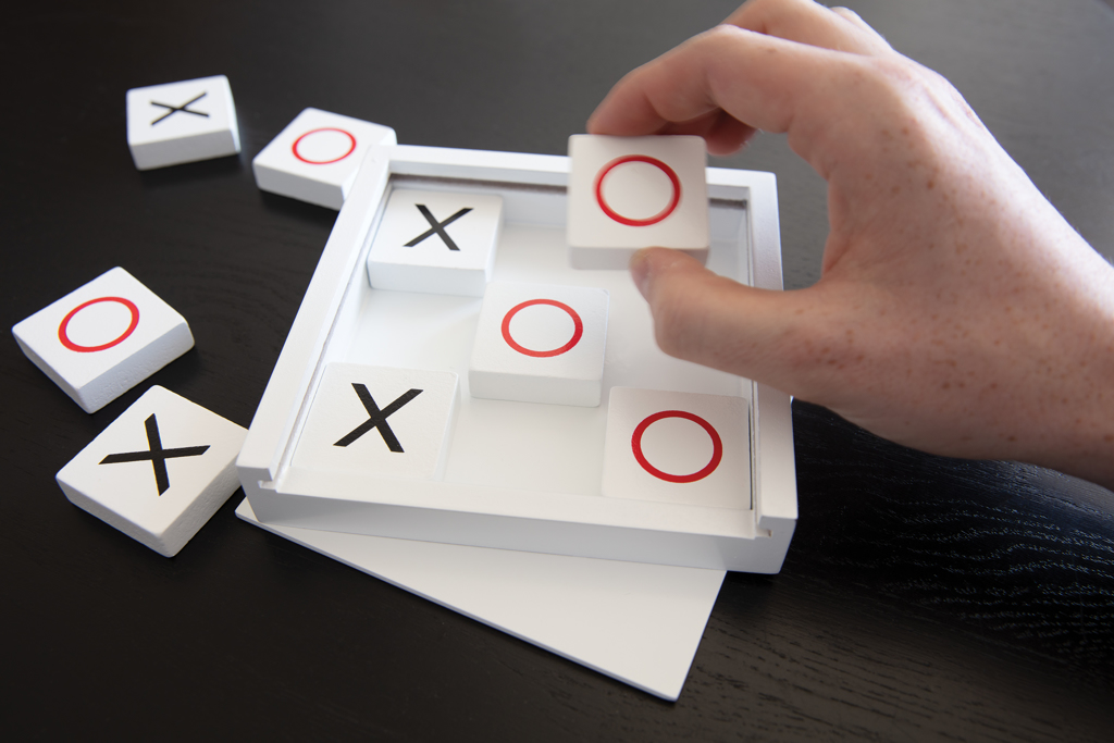 Games Deluxe Tic-Tac-Toe game