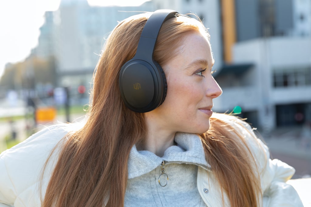 Headphones & Earbuds Urban Vitamin Belmont wireless headphone