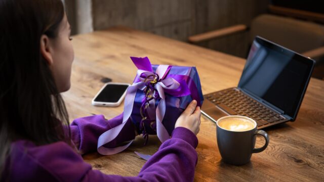 Motivating Remote Employees with Promotional Gifts