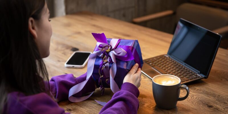 Motivating Remote Employees with Promotional Gifts