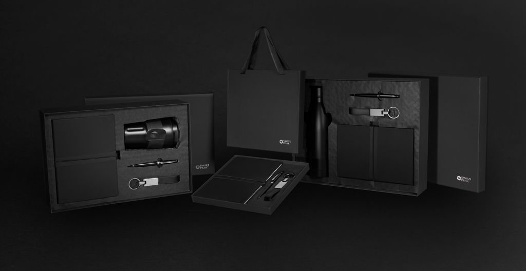 Swiss Peak RCS deluxe business gift set w/ water bottle Bottles Swiss Peak RCS deluxe business gift set w/ water bottle