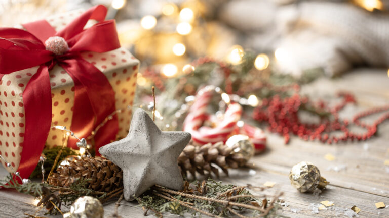 Why You Should Order Holiday Promotional Gifts in September